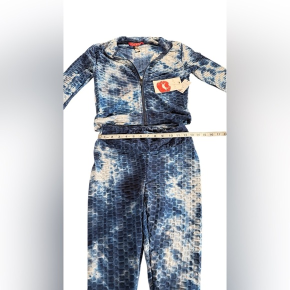 Hot Kiss tie-dyed Blue and White Textured 2 piece set NWT. Size medium - Picture 2 of 7